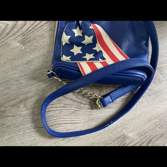 Betsey Johnson American Bow Crossbody - Picture 5 of 5